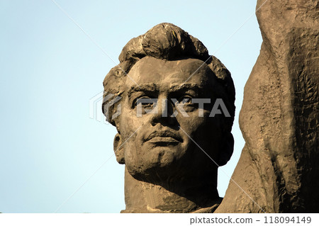 Kiev, Ukraine July 12, 2019: Monument "Friendship of the Ukrainian and Russian peoples" part of the monument to the unity of the Ukrainian and Russian Kiev, Ukraine July 12, 2019: Monument "Friendship of the Ukrainian and Russian peoples" part of the monument to the unity of the Ukrainian and Russian 118094149