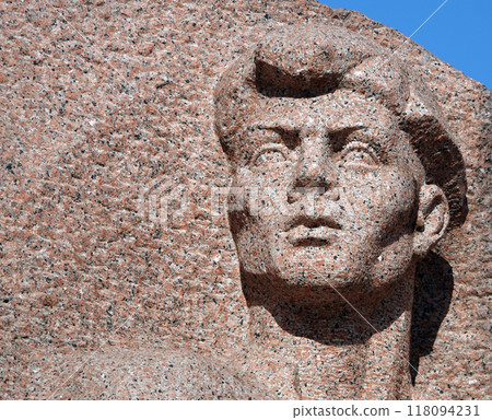 Kiev, Ukraine July 12, 2019: Monument "Friendship of the Ukrainian and Russian peoples" part of the monument to the Ukrainian people Kiev, Ukraine July 12, 2019: Monument "Friendship of the Ukrainian and Russian peoples" part of the monument to the Ukrainian people 118094231