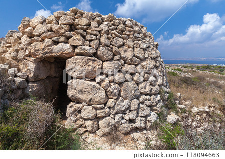 An old abandoned ruined stone hut located in Mellieha, Malta 118094663