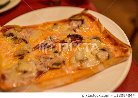 Square pizza 118094844