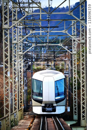 火車穿越鐵橋 118096359
