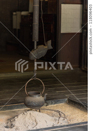 日本：長野縣木曾郡南木曾町中山道妻籠宿、宿間町的壁爐 118096403