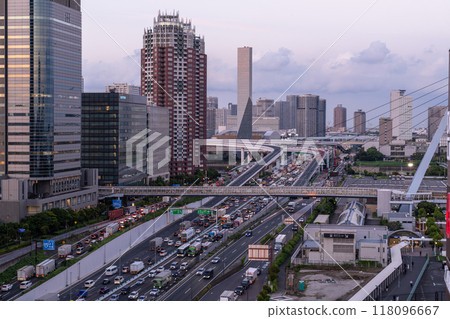 《東京》夜間首都高速灣岸線/台場地區 118096667