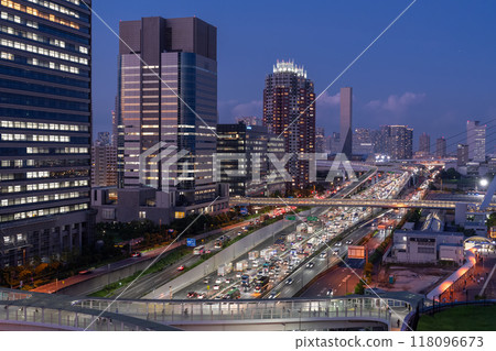 《東京》夜間首都高速灣岸線/台場地區 118096673