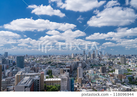 [東京]夏日天空中的東京城市景觀，望向池袋 118096944