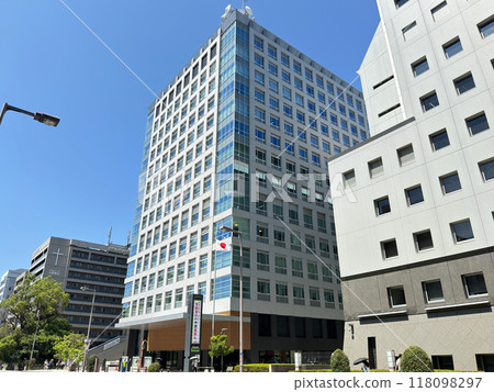 大手前聯合政府大樓(大阪市中央區大手前),設有大阪法務局、近畿地方警察局、近畿地方整備局等機構。 大手前聯合政府大樓(大阪市中央區大手前),設有大阪法務局、近畿地方警察局、近畿地方整備局等機構。 118098297