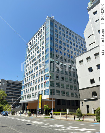 大手前聯合政府大樓（大阪市中央區大手前），設有大阪法務局、近畿地方警察局、近畿地方整備局等機構。 118098298