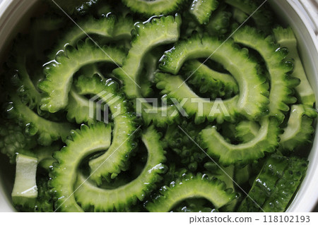 Cut bitter gourd 118102193