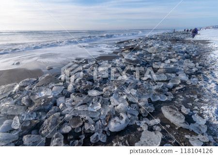 Jewelry ice washed up on the winter coast of Hokkaido 118104126
