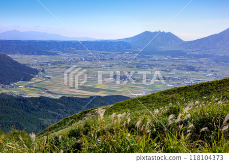 從大觀峰眺望阿蘇平原和阿蘇山 從大觀峰眺望阿蘇平原和阿蘇山 118104373