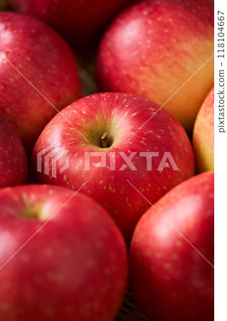 many red apples 118104667