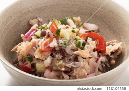 Tuna and black rice salad (Thai black rice) 118104866