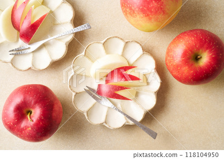 Cut apples on a plate 118104950