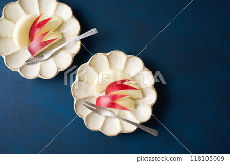 蘋果切成兔子形狀 118105009