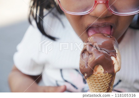 Child Hand Holding Ice Cream 118105316