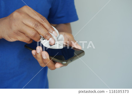 cleaning mobile phone display for preventing virus cleaning mobile phone display for preventing virus 118105373