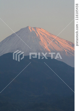 Mt. Fuji / Yuigahama Dawn [Shizuoka City, Shizuoka Prefecture] 118105438