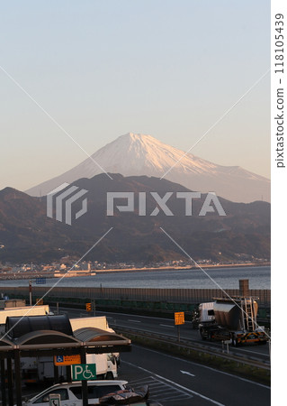 Mt. Fuji / Yuigahama Dawn [Shizuoka City, Shizuoka Prefecture] 118105439