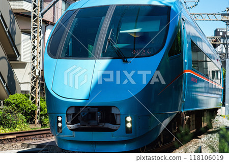 穿過小田急線住宅區的浪漫車廂 穿過小田急線住宅區的浪漫車廂 118106019