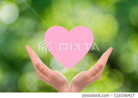 有一顆心的女人的手 118106427