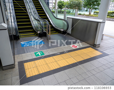 Example of braille blocks in front of an escalator 118106933