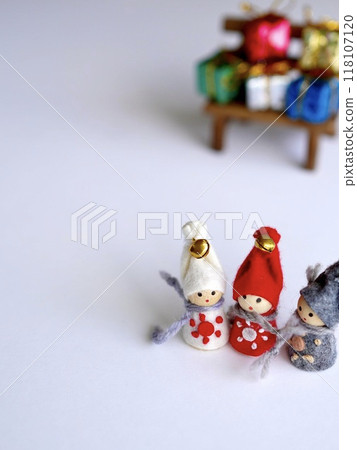 Christmas gnomes, bench and gift box on white background 118107120