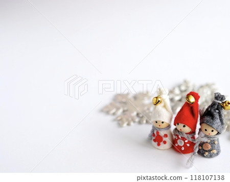 Christmas gnomes and snowflakes on a white background 118107138