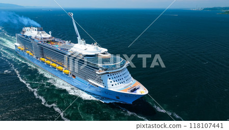 Cruise ship Spectrum of the Seas 118107441