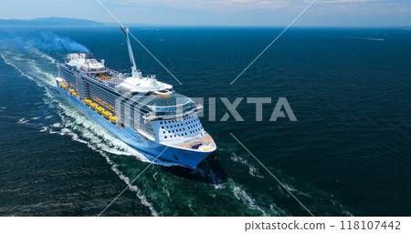 Cruise ship Spectrum of the Seas 118107442