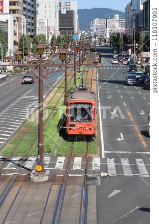 Toyohashi Railway City Line (Higashida Main Line) train near JR and Meitetsu Toyohashi Station 118107901
