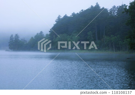Hokkaido in summer, Onneto campsite, campsite, solo camping, lakeside campsite, silent lake, morning mist 118108137