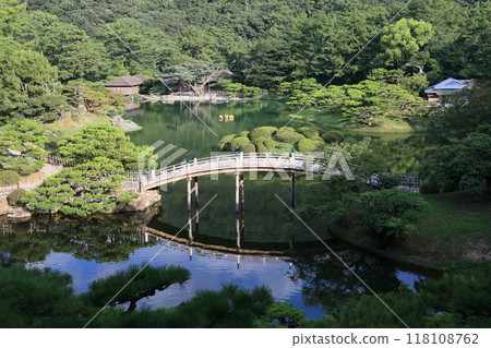 Ritsurin Garden in the Great Heat (Late July, Hiraiho) Ritsurin Garden in the Great Heat (Late July, Hiraiho) 118108762