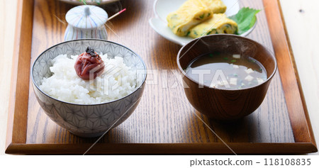 早餐形象:梅子飯、味噌湯、配菜 早餐形象:梅子飯、味噌湯、配菜 118108835