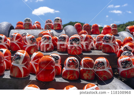 Katsuo-ji Temple: Small Daruma dolls placed around the temple grounds 118108968