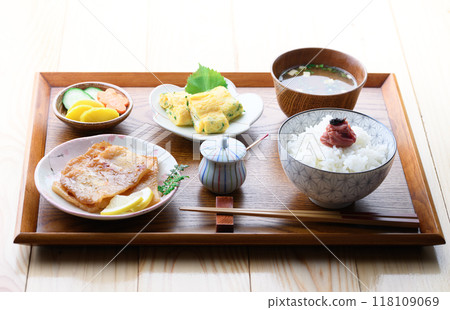 Breakfast image: Rice topped with dried sardines and pickled plums, miso soup, and side dishes Breakfast image: Rice topped with dried sardines and pickled plums, miso soup, and side dishes 118109069