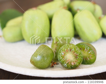 A close-up of the cross section of a kokuwa (monkey pear) 118109946