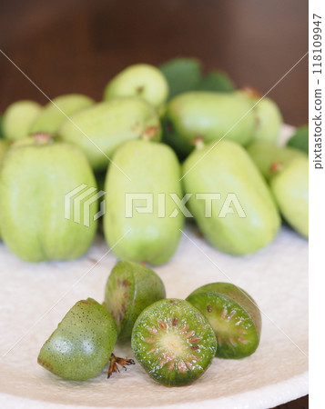 A close-up of the cross section of a kokuwa (monkey pear) 118109947