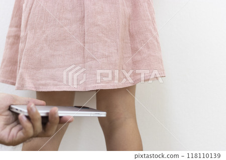 Image of a girl (Japanese, 4 years old) being secretly photographed up her skirt 118110139