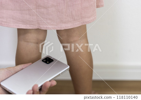 Image of a girl (Japanese, 4 years old) being secretly photographed up her skirt 118110140