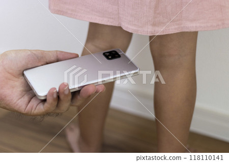 Image of a girl (Japanese, 4 years old) being secretly photographed up her skirt 118110141