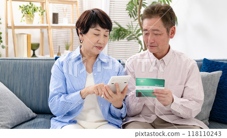 資深夫婦困擾觀看存摺 118110243