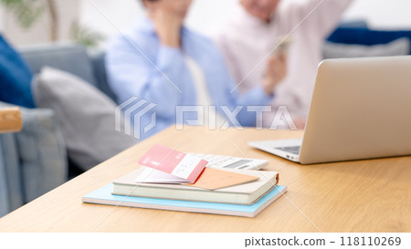 Senior couple relaxing in the living room 118110269