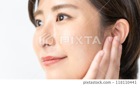 中女性耳朵輪廓 118110441