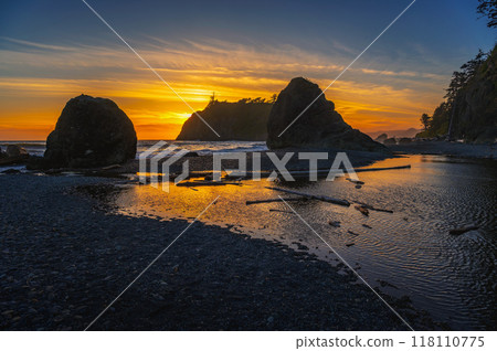 Colorful sunset at Ruby Beach in Olympic National Park, Washington state 118110775