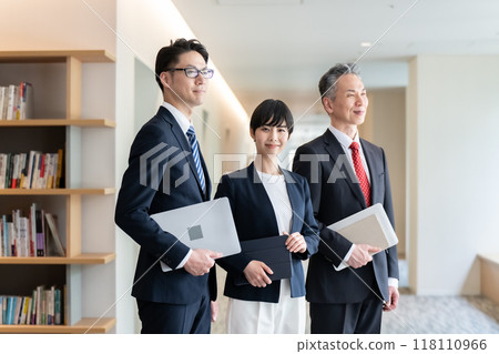 商務男人和女人的肖像 118110966