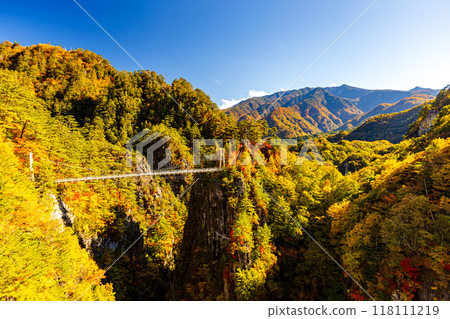 栃木縣日光市瀨戶五峽的紅葉景色 118111219