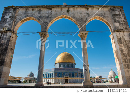 Non muslim tourists visiting the Dome of the Rock Islamic Shrine on the Temple Mount in the Old city of Jerusalem, Palestinian Territories Non muslim tourists visiting the Dome of the Rock Islamic Shrine on the Temple Mount in the Old city of Jerusalem, Palestinian Territories 118111411
