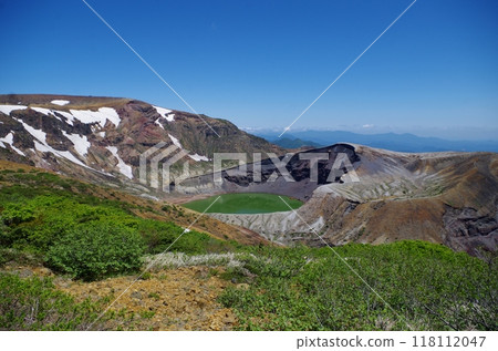 藏王的鍋，後面是馬背和熊野山 118112047
