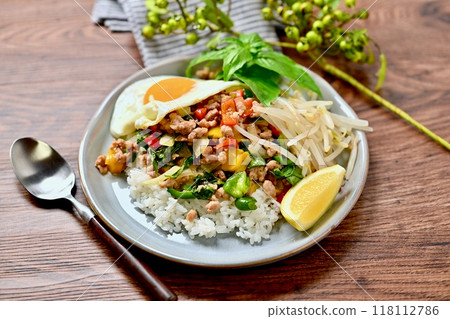 Gapao rice, Thai food, ethnic food, minced meat and vegetable stir-fry dish, fish sauce + oyster sauce flavor Gapao rice, Thai food, ethnic food, minced meat and vegetable stir-fry dish, fish sauce + oyster sauce flavor 118112786
