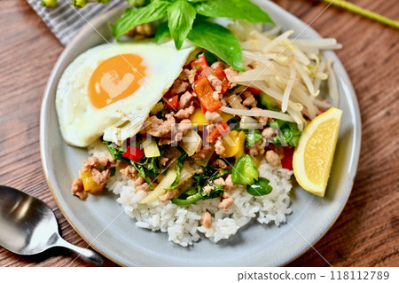 Gapao rice, Thai food, ethnic food, minced meat and vegetable stir-fry dish, fish sauce + oyster sauce flavor 118112789